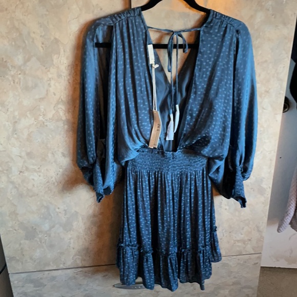 Blue star flouncy dress with open sleeves - Picture 4 of 4